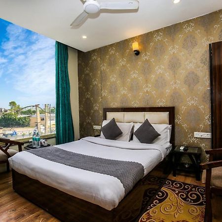 Zirakpur Hotel Wisteria -Main Highway Hotel المظهر الخارجي الصورة