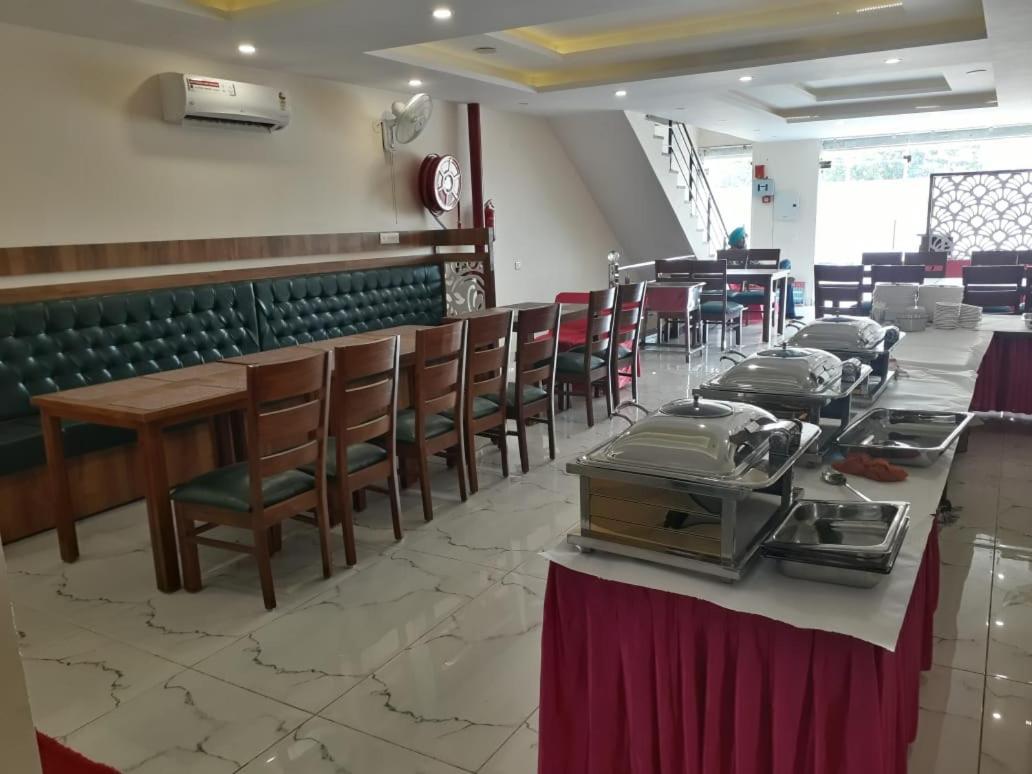 Zirakpur Hotel Wisteria -Main Highway Hotel المظهر الخارجي الصورة
