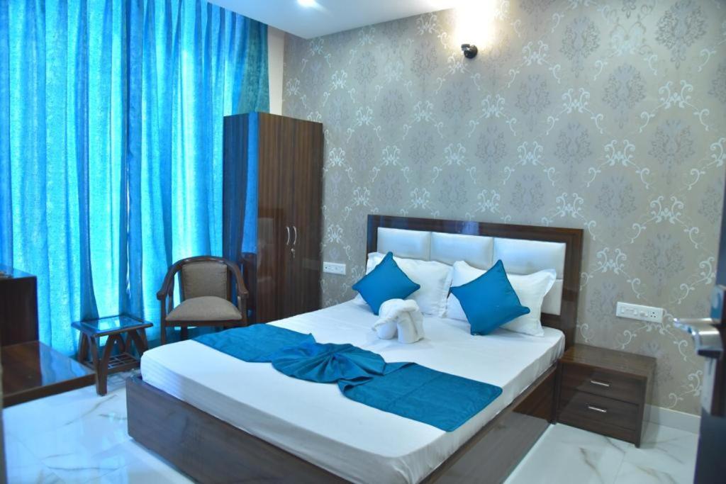 Zirakpur Hotel Wisteria -Main Highway Hotel المظهر الخارجي الصورة