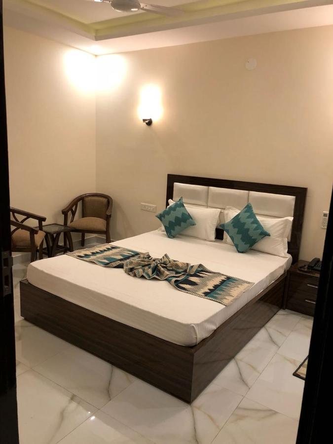 Zirakpur Hotel Wisteria -Main Highway Hotel المظهر الخارجي الصورة