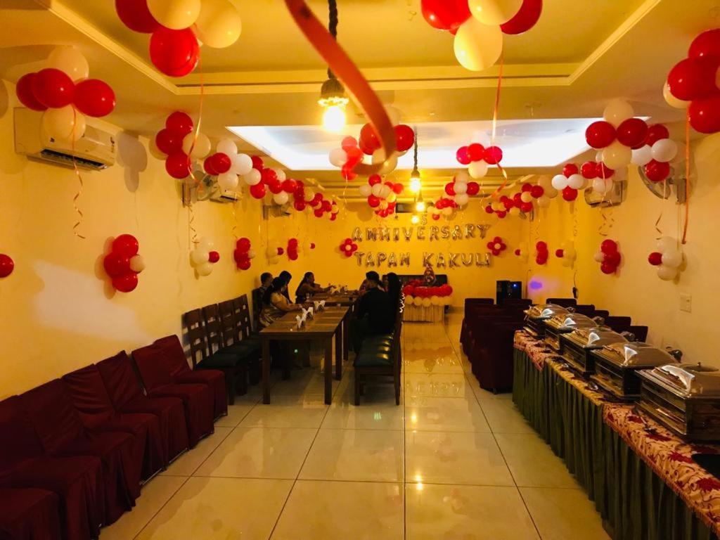 Zirakpur Hotel Wisteria -Main Highway Hotel المظهر الخارجي الصورة