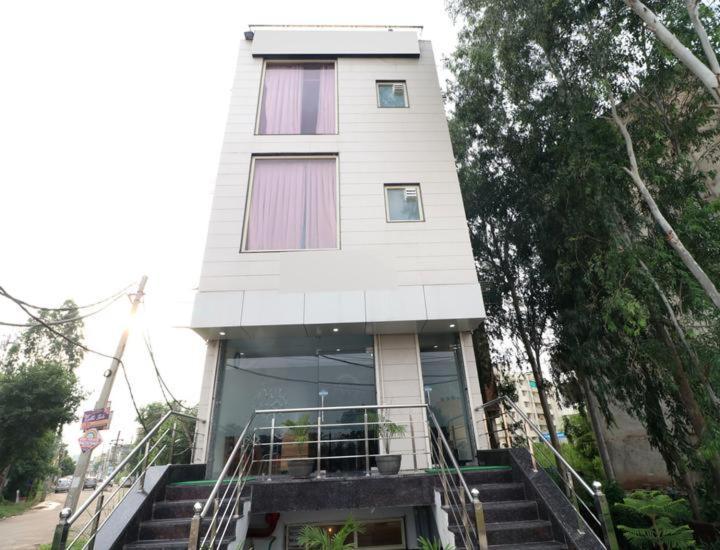 Zirakpur Hotel Wisteria -Main Highway Hotel المظهر الخارجي الصورة