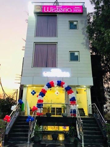 Zirakpur Hotel Wisteria -Main Highway Hotel المظهر الخارجي الصورة