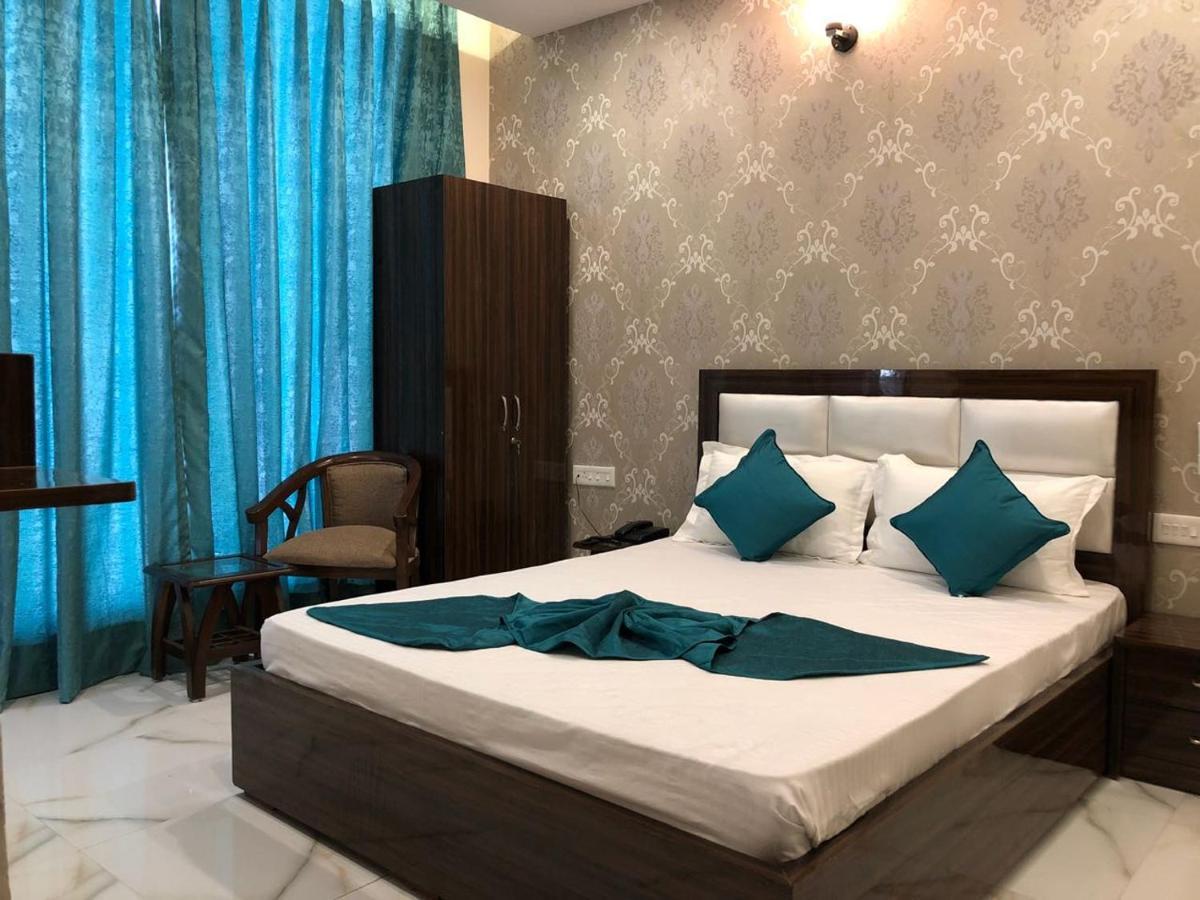 Zirakpur Hotel Wisteria -Main Highway Hotel المظهر الخارجي الصورة