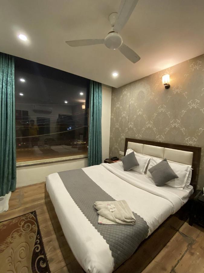 Zirakpur Hotel Wisteria -Main Highway Hotel المظهر الخارجي الصورة