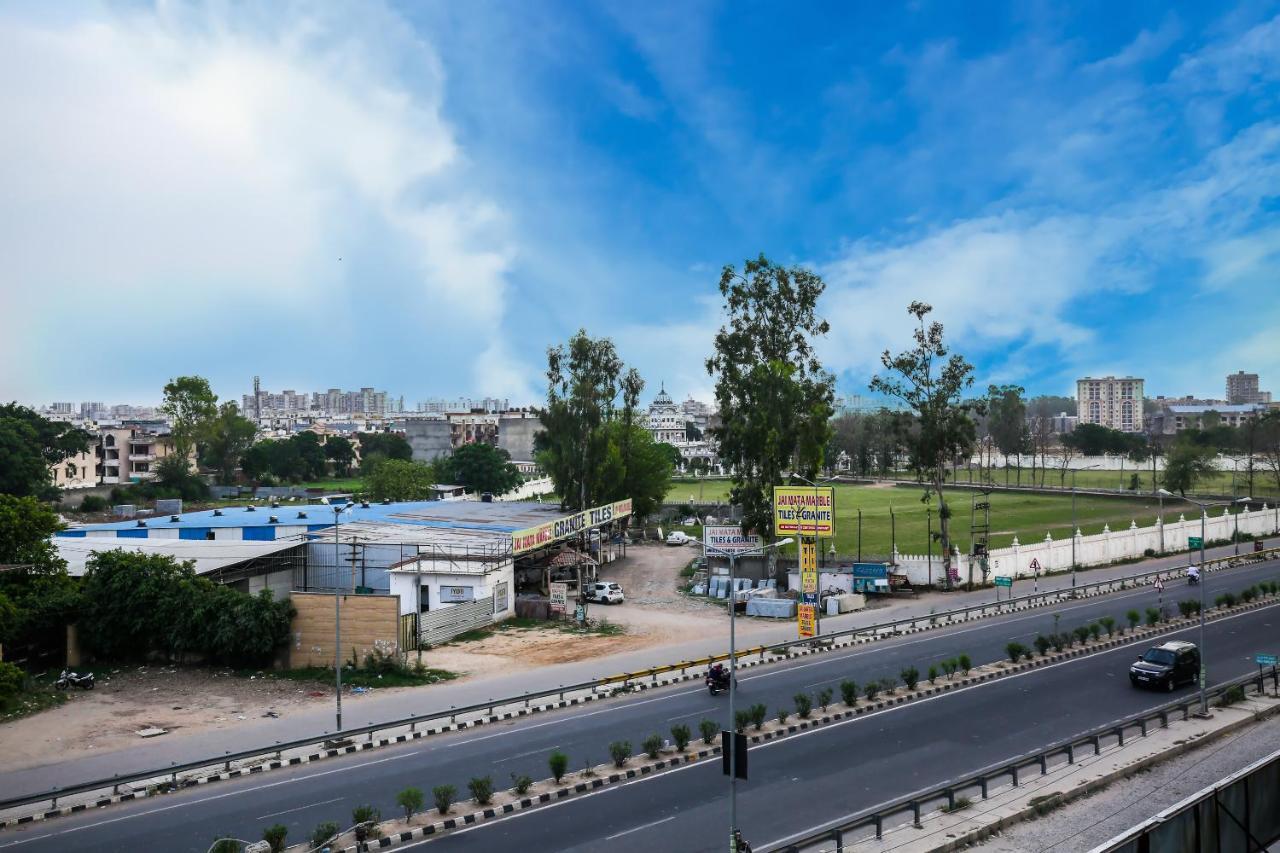 Zirakpur Hotel Wisteria -Main Highway Hotel المظهر الخارجي الصورة