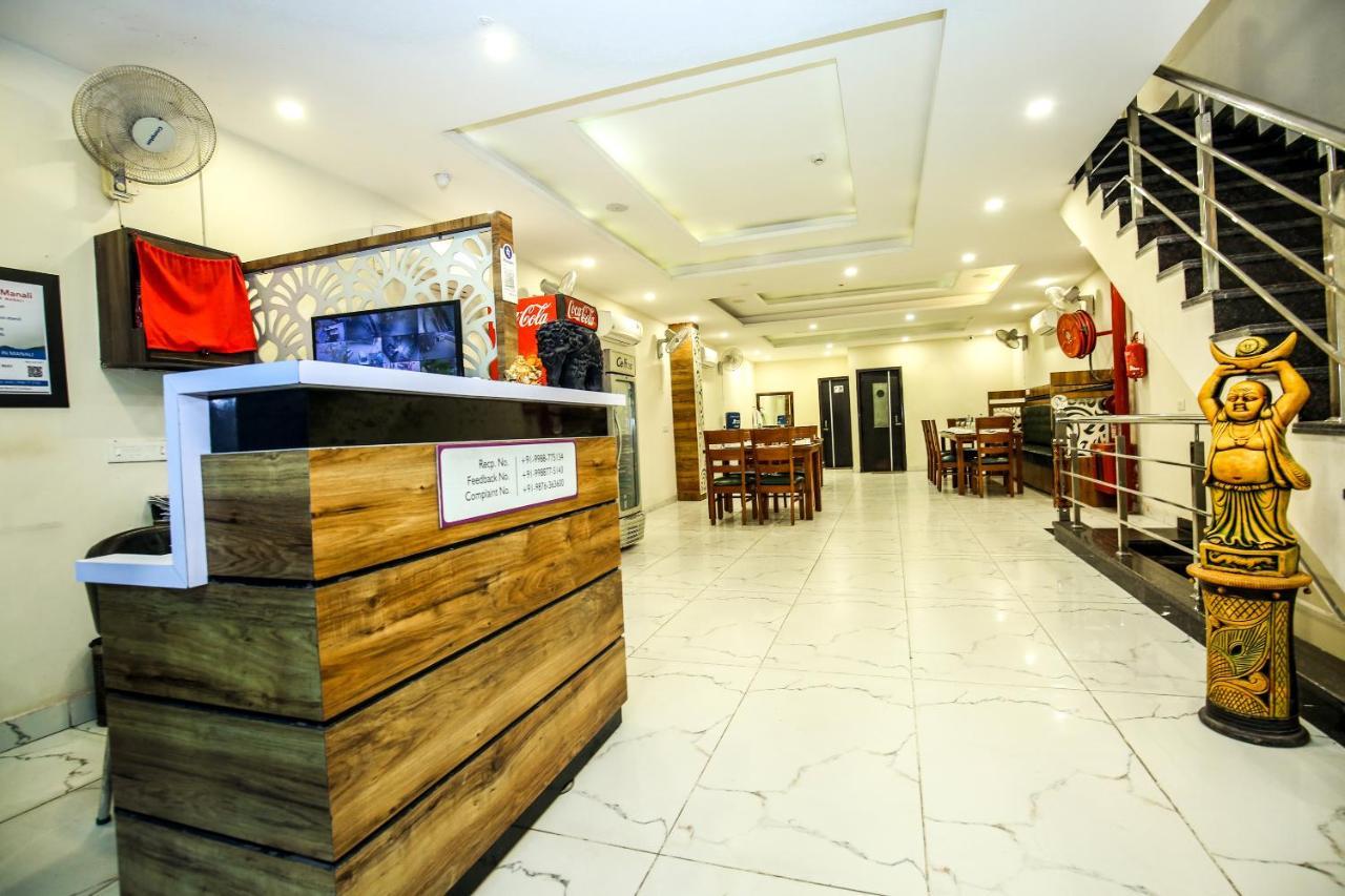 Zirakpur Hotel Wisteria -Main Highway Hotel المظهر الخارجي الصورة