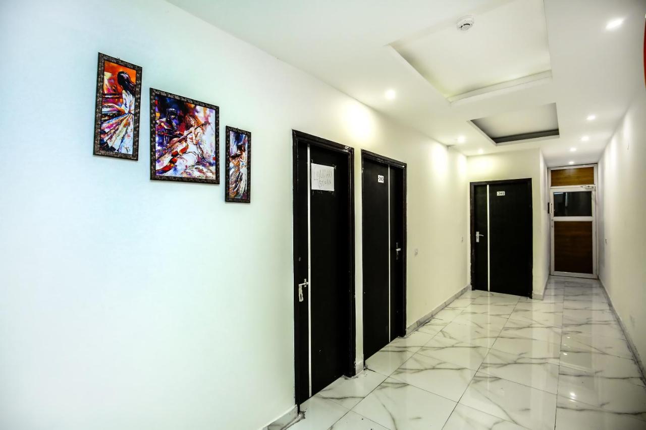 Zirakpur Hotel Wisteria -Main Highway Hotel المظهر الخارجي الصورة