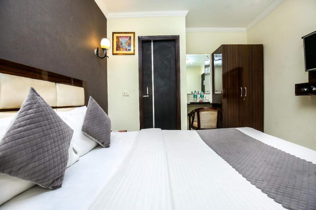 Zirakpur Hotel Wisteria -Main Highway Hotel المظهر الخارجي الصورة
