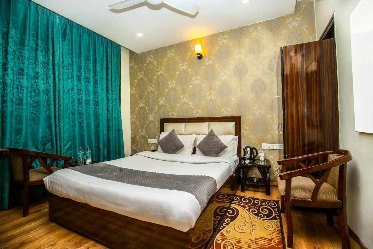 Zirakpur Hotel Wisteria -Main Highway Hotel المظهر الخارجي الصورة