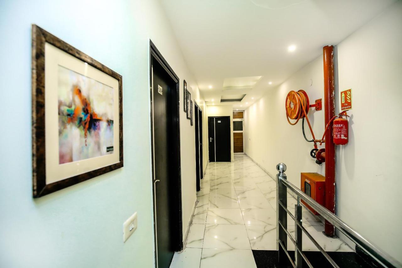 Zirakpur Hotel Wisteria -Main Highway Hotel المظهر الخارجي الصورة